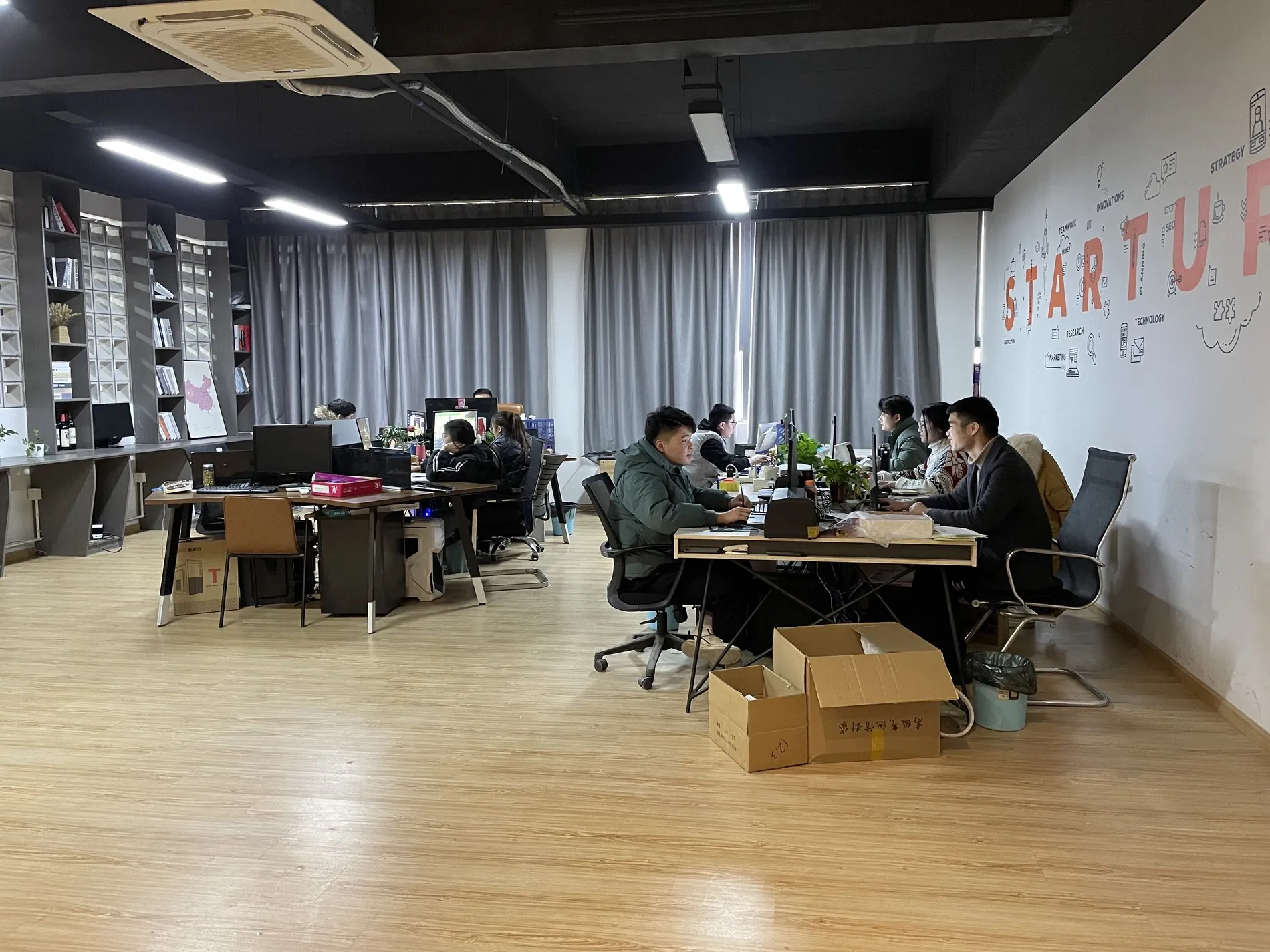 Bincheng production team in the factory